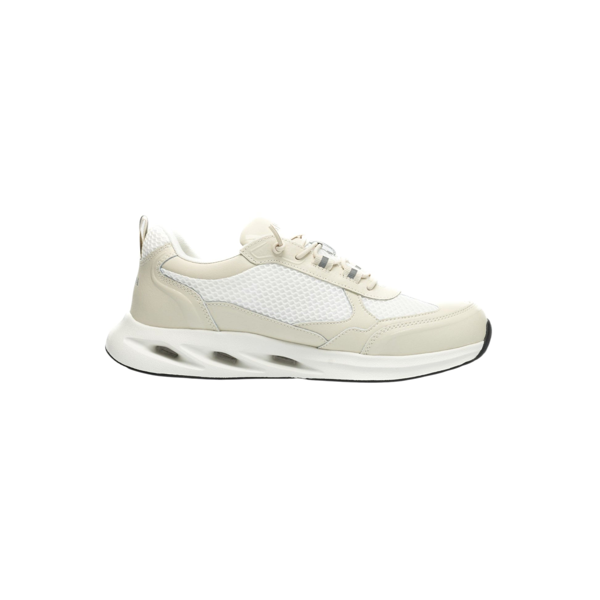 Diagonal view of Gisada Mesh-Tech runners – modern and lightweight